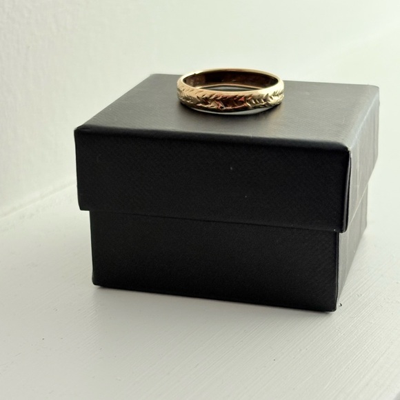 10k Vintage 90’s Yellow Gold Textured Band Ring Size 9 - Picture 11 of 15